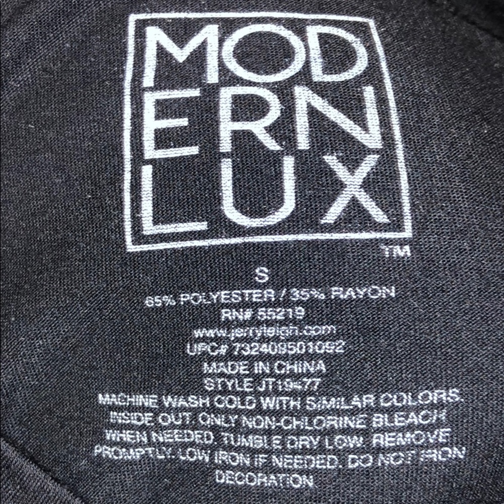 ModernLux Graphic T Sm Blk “ girls run the world” - Picture 3 of 4
